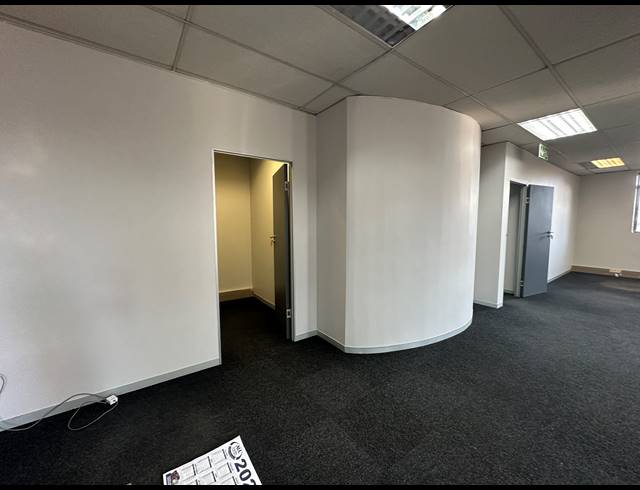 116.80M² OFFICE TO LET IN DIE HOEWES